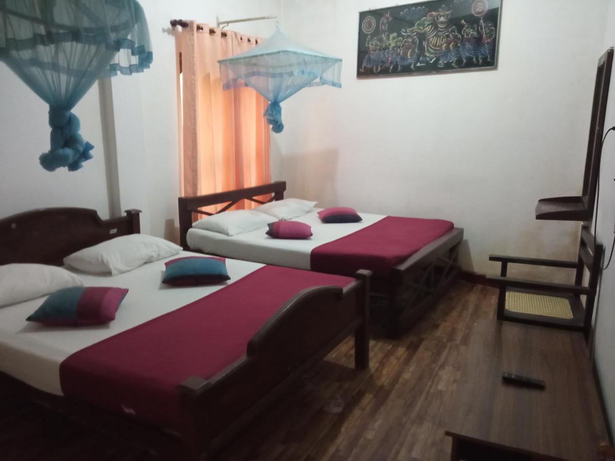 Bevary City Hotel Анурадхапура Екстериор снимка