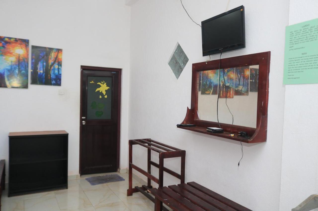 Bevary City Hotel Анурадхапура Екстериор снимка