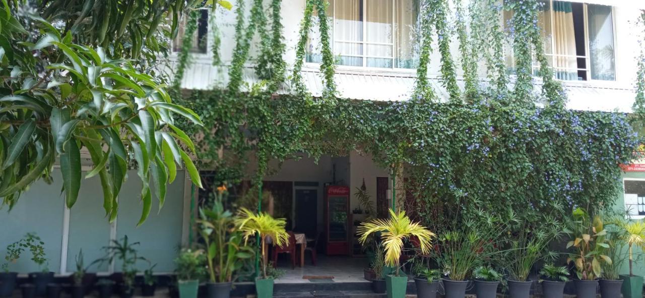 Bevary City Hotel Анурадхапура Екстериор снимка
