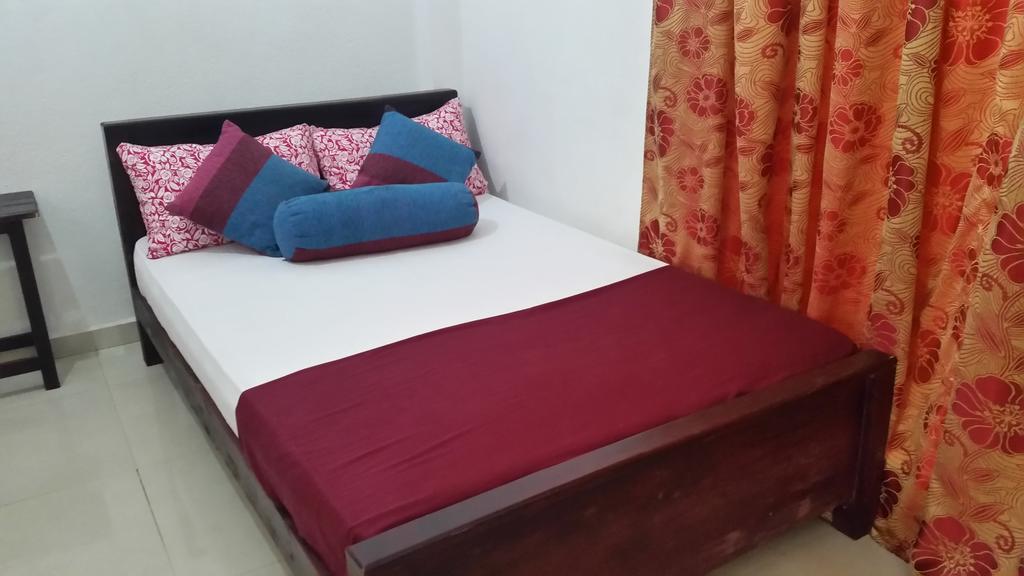 Bevary City Hotel Анурадхапура Екстериор снимка