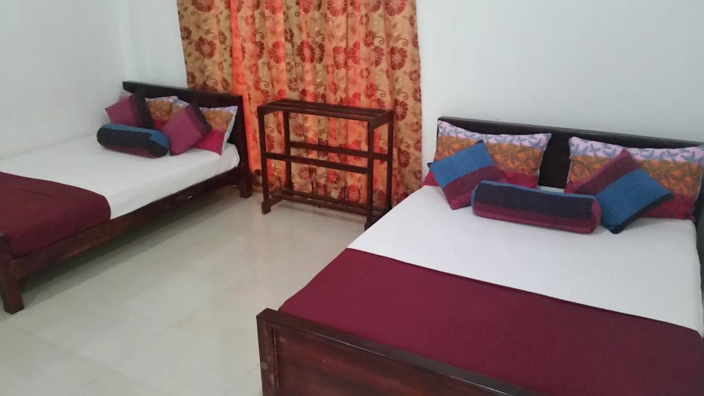 Bevary City Hotel Анурадхапура Екстериор снимка