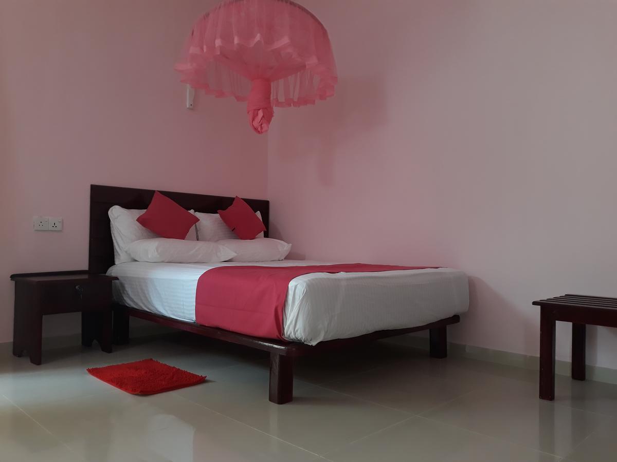 Bevary City Hotel Анурадхапура Екстериор снимка