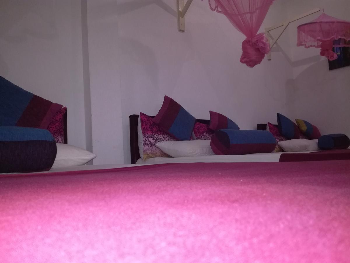 Bevary City Hotel Анурадхапура Екстериор снимка