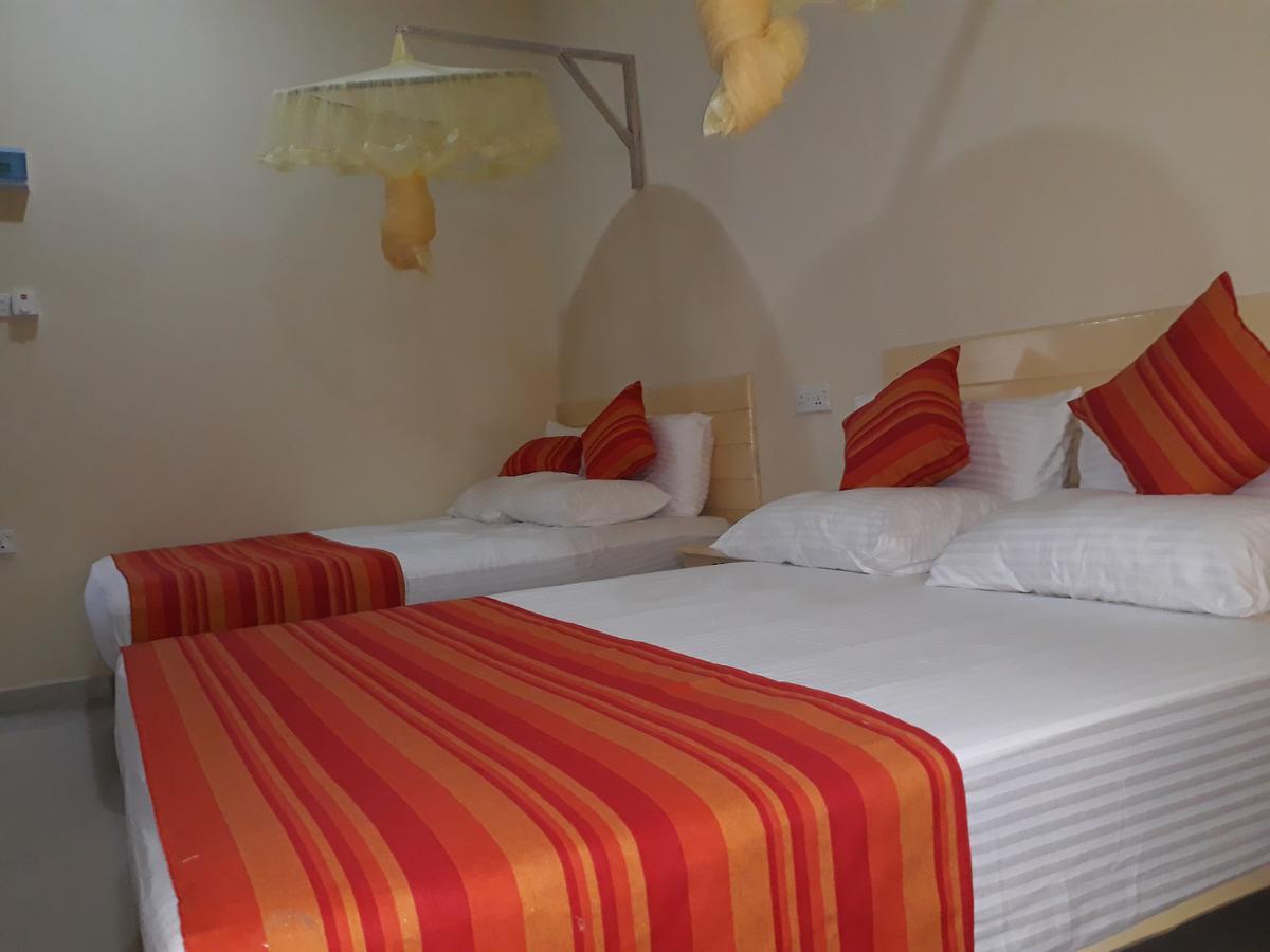 Bevary City Hotel Анурадхапура Екстериор снимка