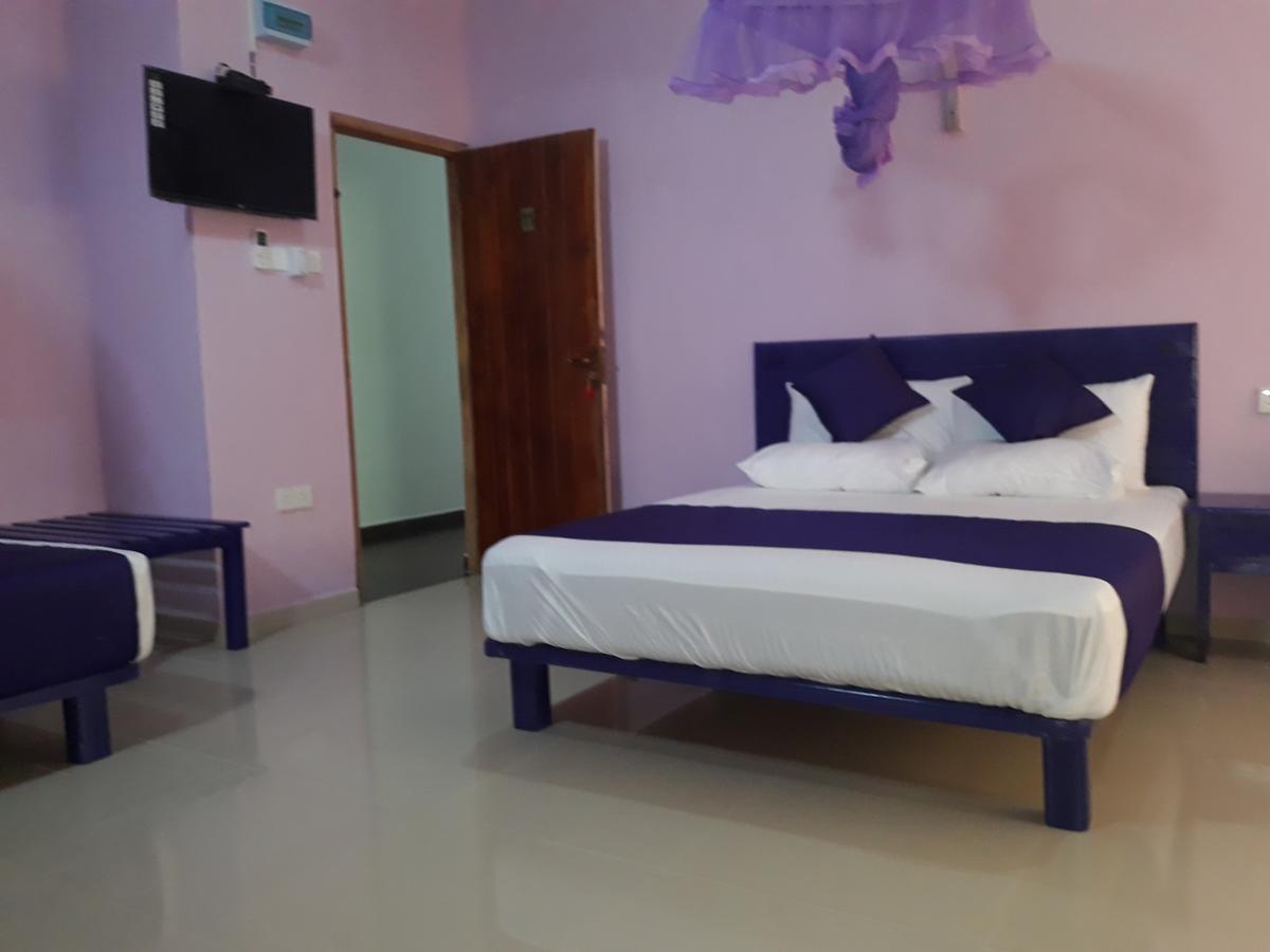 Bevary City Hotel Анурадхапура Екстериор снимка
